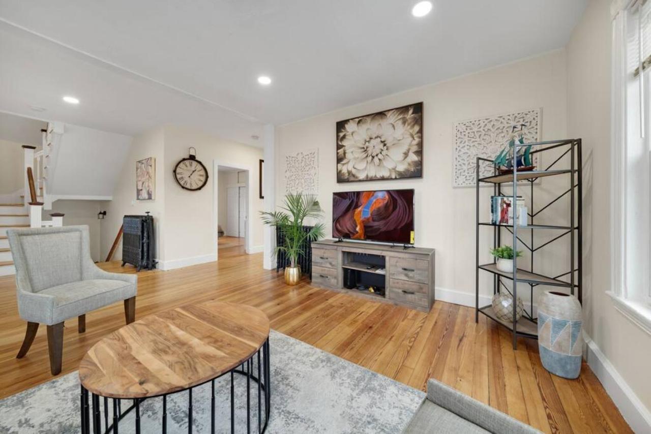 5Br 2Bh Bright & Spacious Apt In Brighton Boston Exterior photo