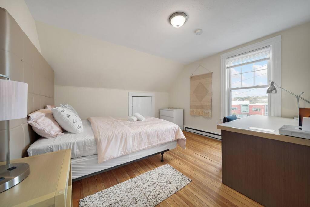 5Br 2Bh Bright & Spacious Apt In Brighton Boston Exterior photo