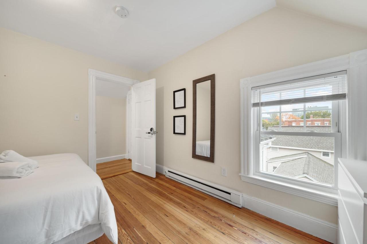 5Br 2Bh Bright & Spacious Apt In Brighton Boston Exterior photo